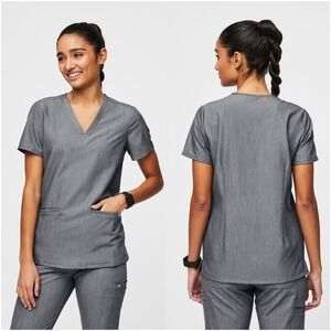 FIGS Casma™ Three-Pocket Scrub Top in Graphite